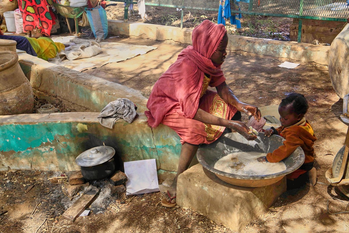 FILE - Sudanese displaced families take shelter in a school after being evacuated by the Sudanese army from areas once controlled by the paramilitary Rapid Support Forces (RSF) in Omdurman, Sudan, loc ...