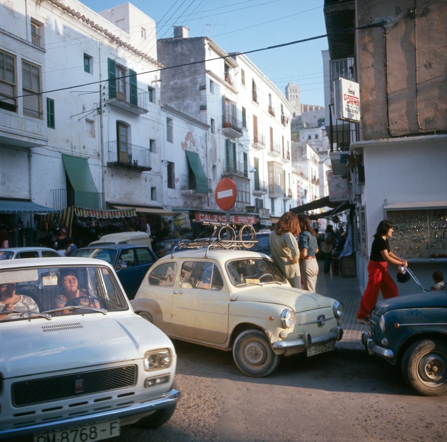 "Walter Rudolph – Ibiza 1976"

https://agonyecstasygallery.com/products/walter-rudolph-ibiza-1976