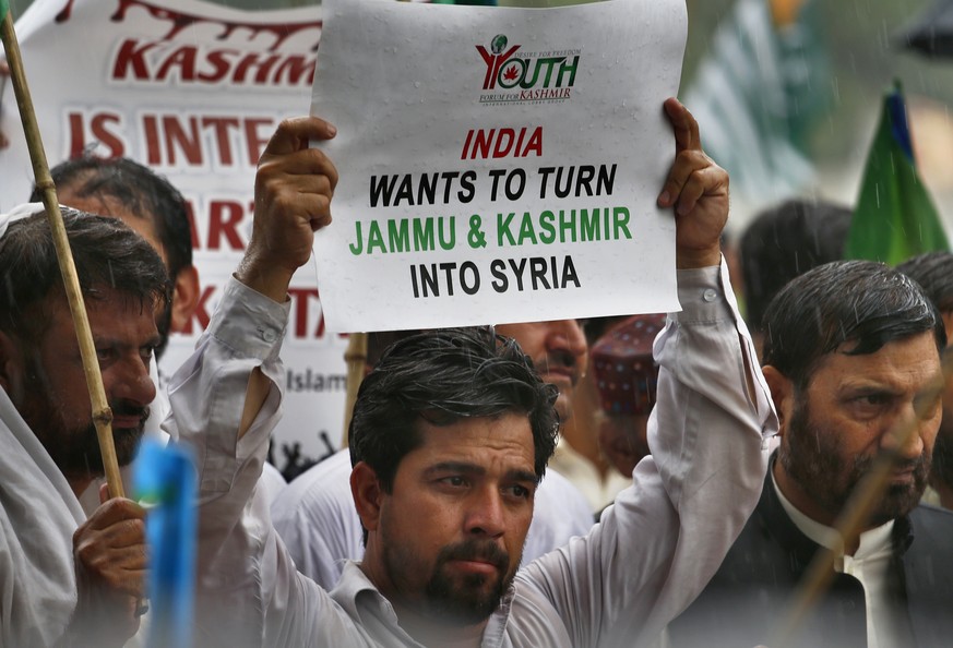 Supporters of the religious group Jamaat-e-Islami attend a rally to protest India&#039;s policy on Kashmir, in Islamabad, Pakistan, Tuesday, Aug. 6, 2019. Pakistan President Arif Alvi convened his cou ...