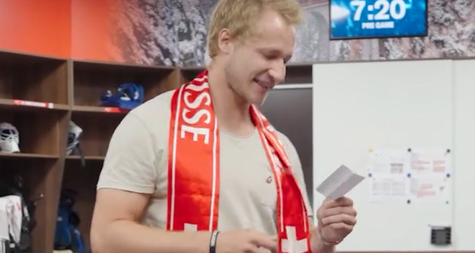 Hier verkündet Marco Odermatt die Starting-Six des Finalspiels