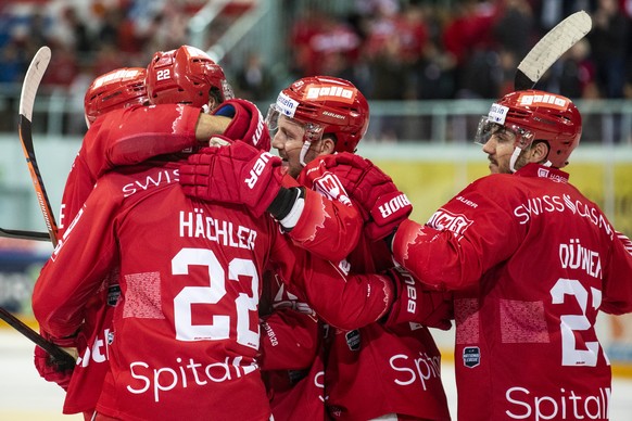 Jubel bei den Rapperswil Spielern nach dem Tor zum 1-0 waehrend dem Eishockey-Meisterschaftsspiel der National League zwischen den SC Rapperswil-Jona Lakers und dem HC Lugano am Dienstag, 15. Oktober  ...