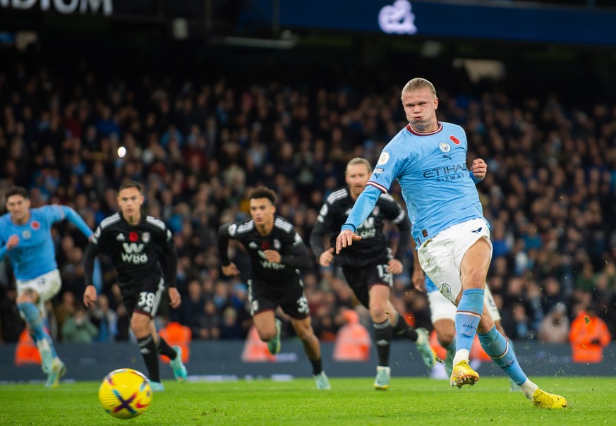 epa10288298 Manchester City&#039;s Erling Haaland scores the third goal making the score 2-1during the English Premier League soccer match between Manchester City and Fulham at the Etihad in Mancheste ...