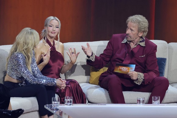 ZDF-Unterhaltungsshow Wetten dass.. - live aus Offenburg Moderator Thomas Gottschalk mit Helene Fischer und Shirin David. ZDF-Unterhaltungsshow Wetten dass.. vom 25.11.2023. Live-�bertragung aus der B ...