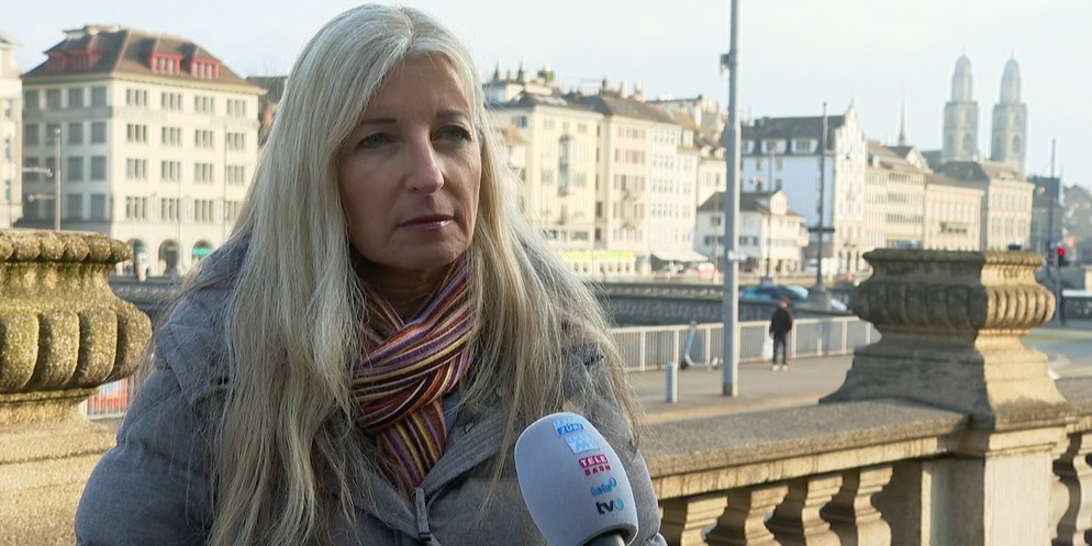 Unbekannte greifen am Wochenende eine Gruppe Dragqueens bei der Europaallee an. Eine der Künstlerinnen erleidet eine Hirnerschütterung und bricht sich das Handgelenk. Am meisten schmerze aber, dass so ...