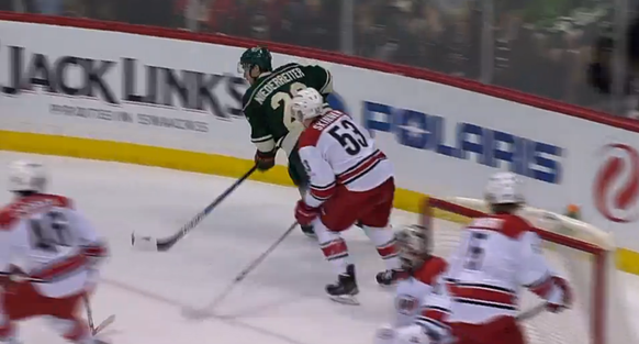 Nino Niederreiter auf dem Weg zu seinem 38. Skorerpunkt der Saison.