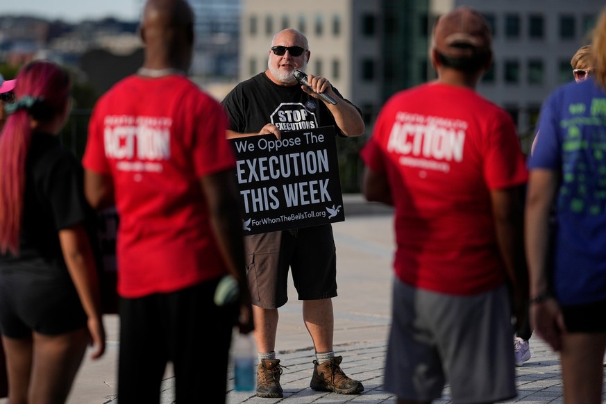 Abraham Bonowitz speaks during a March 4 Mercy protest against the death penalty at the Tennessee State Capitol, Sunday, Sept. 27, 2026, in Nashville, Tenn. ahead of the Sept. 30th scheduled execution ...