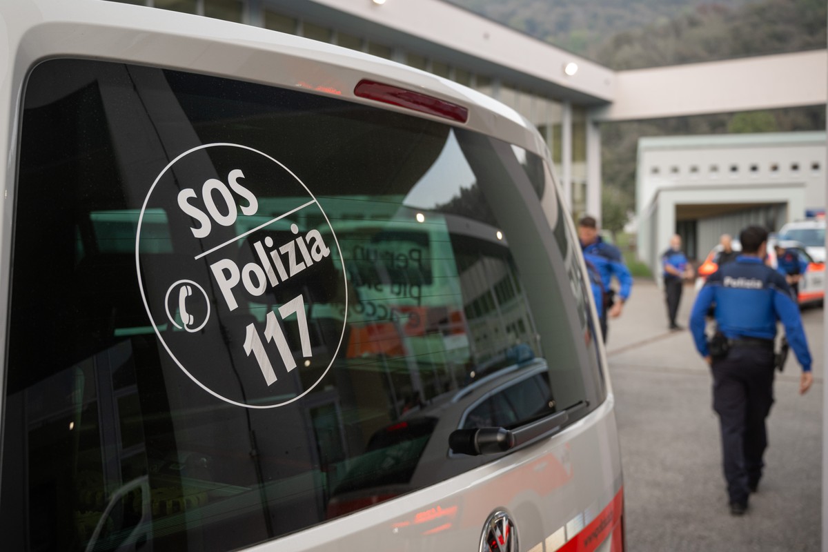 Police forces guard the area awaiting the arrival of Federal Councillor Ignazio Cassis., during the event FDP Ticino, Switzerland-EU: Challenges and opportunities, an evening with Federal Councillor I ...