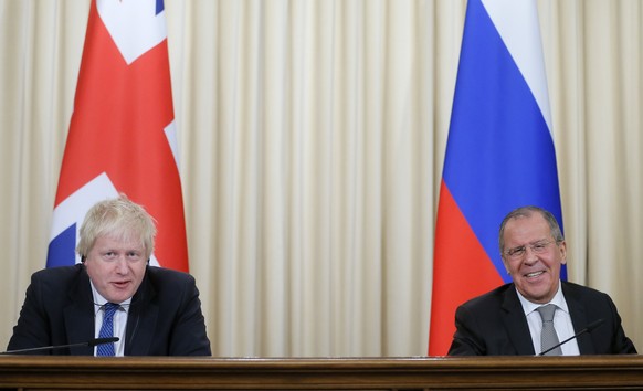 epa06402830 Russian Foreign Minister Sergei Lavrov (R) and Britain&#039;s Secretary of State for Foreign and Commonwealth Affairs, Boris Johnson (L) attend a news conference following their talks in t ...