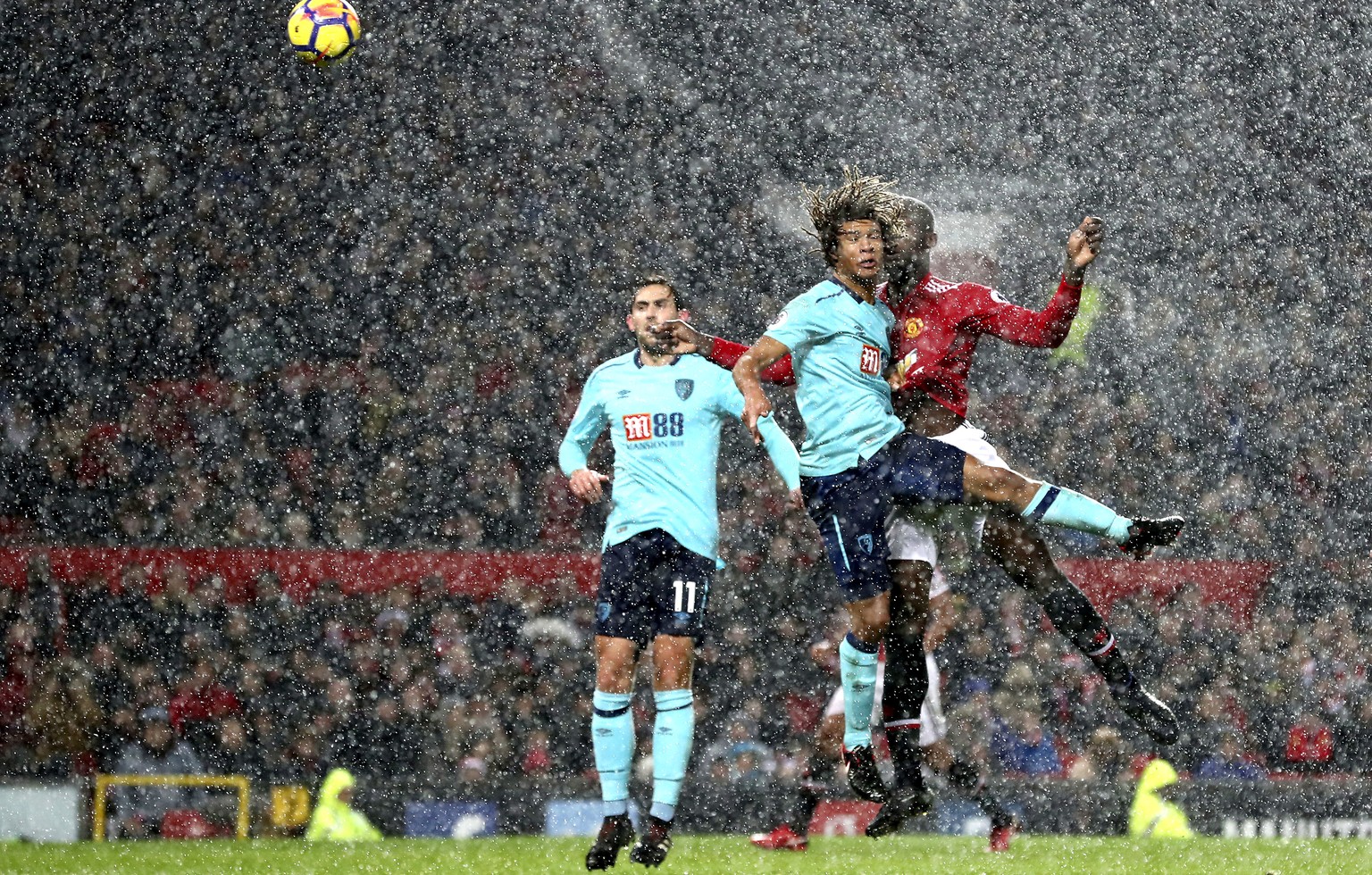 Manchester United&#039;s Romelu Lukaku, centre right, scores his side&#039;s first goal of the game during the English Premier League soccer match between Manchester United and Bournemouth, at Old Tra ...