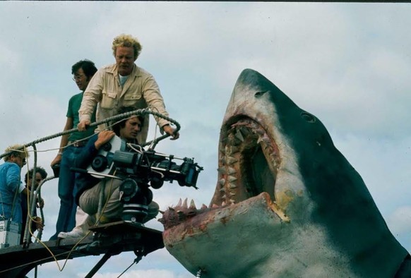 Steven Spielberg and Bill Butler in Der weiße Hai (1975)