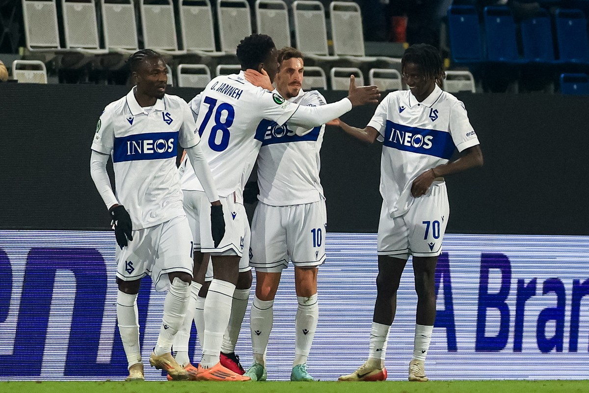 epa12758668 Players of Lausanne celebrate scoring the 0-1 goal during the UEFA Conference League play-offs 1st leg match between SK Sigma Olomouc and FC Lausanne-Sport, in Olomouc, Czechia, 19 Febuary ...
