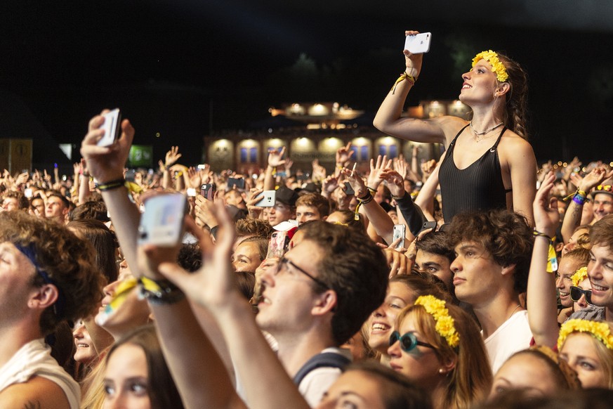 ARCHIVBILD ZUR ERLAUBNIS VON VERANSTALTUNGEN MIT MEHR ALS 1000 PERSONEN AB OKTOBER DURCH DEN BUNDESRAT, AM MITTWOCH, 12. AUGUST 2020 - Fans enjoy the concert with Macklemore at the Zuerich Openair in  ...