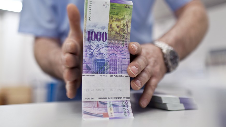 Bundles of bank notes of 1000 Swiss Francs at the bank vault of the &quot;Zuercher Kantonalbank&quot; bank, pictured on August 9, 2011 in Zurich, Switzerland. (KEYSTONE/Martin Ruetschi)