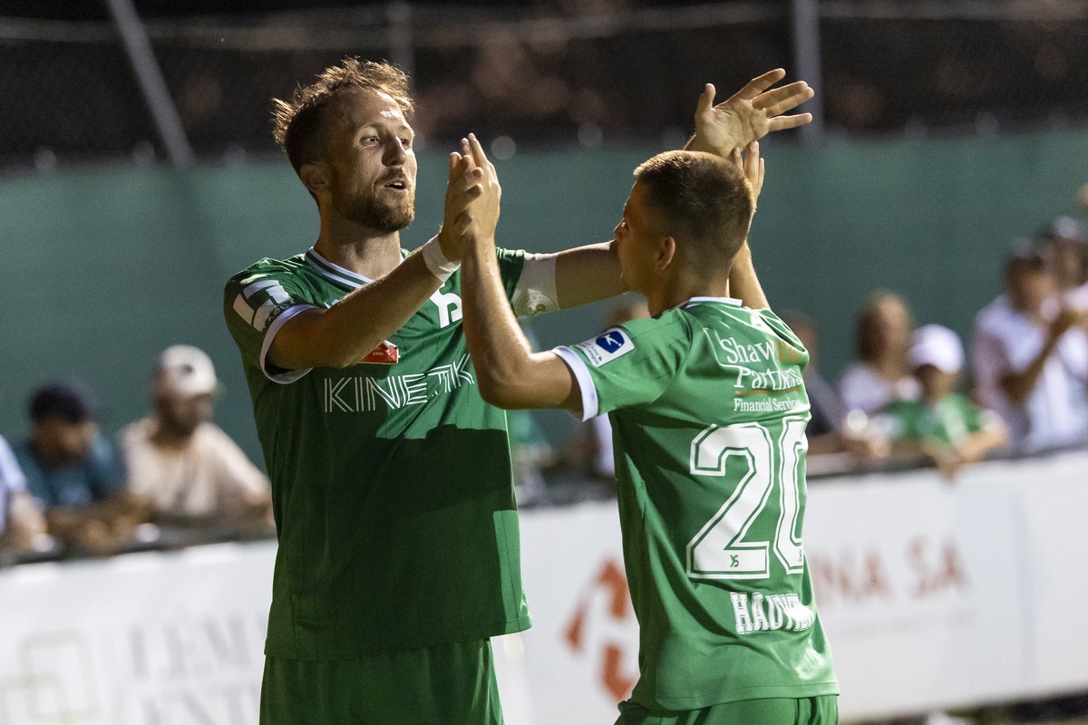 La joie de Anthony Sauthier (YS), droite et Jesse Hautier (YS), gauche (buteur), lors du 1er tour de Coupe de Suisse entre le FC Dardania Lausanne et le Yverdon Sport FC ce vendredi, 16 aout 2024 au c ...