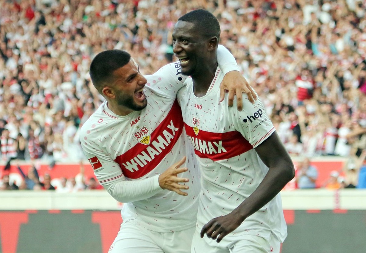 07.10.23 VfB Stuttgart - VfL Wolfsburg Deutschland, Stuttgart, 07.10.2023, Fussball, Bundesliga, VfB Stuttgart - VfL Wolfsburg: v.l. Deniz Undav, Serhou Guirassy beide VfB Stuttgart Jubel Tor 3:1 Guir ...