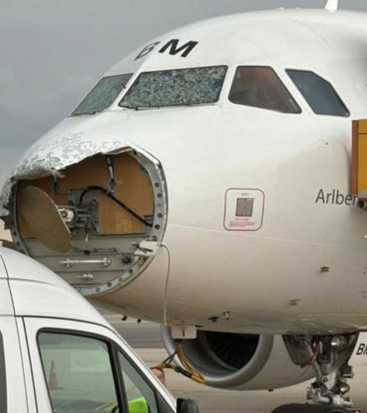 Un avion criblé par la grêle en Autriche