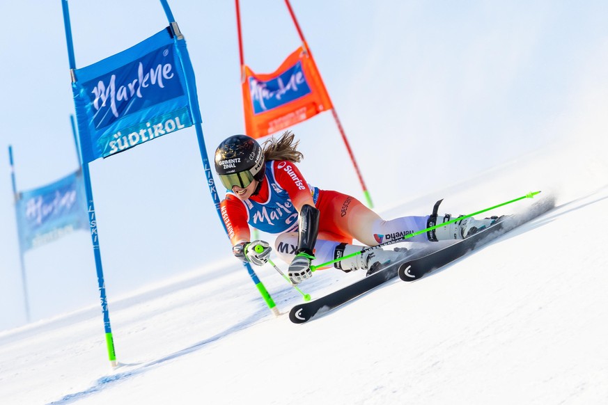 epa11841771 Camille Rast of Switzerland in action during the Women&#039;s Giant Slalom race at the FIS Alpine Skiing World Cup in Kronplatz, Italy, 21 January 2025. EPA/ANDREA SOLERO