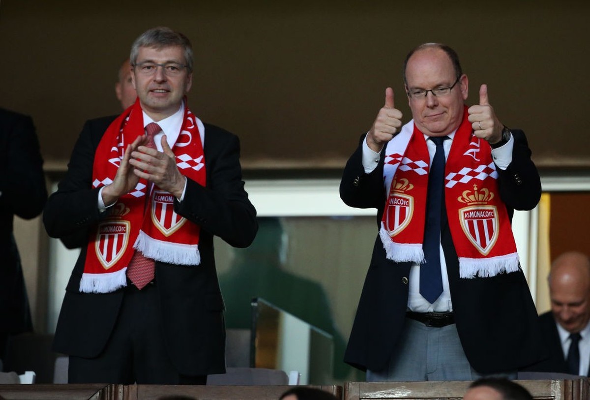 Le président de l'AS Monaco Dmitri Rybolovlev, le prince Albert II de Monaco assistent au match de Ligue 1 française entre l'AS Monaco et l'AS Saint-Étienne (ASSE) au Stade Louis II, le ...