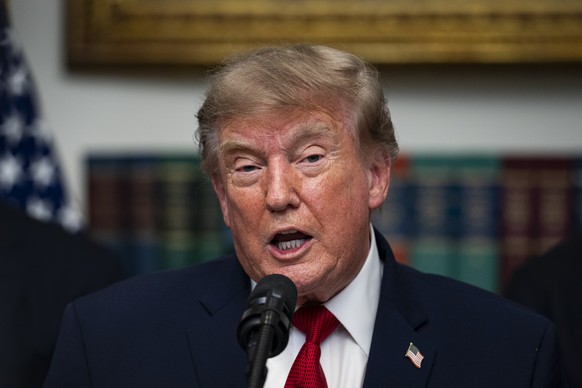 epa13179626 US President Donald Trump speaks during a meeting with crypto and prediction market executives in the Roosevelt Room of the White House in Washington, DC, USA, 19 August 2026. EPA/AL DRAGO ...