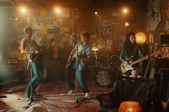 Hänni plays «Bandprobe» in the film.