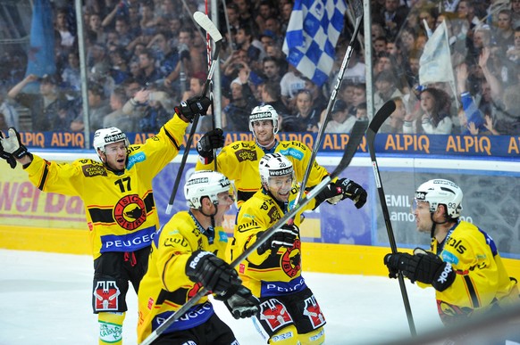 Während die Ambri-Fans schon «La Montanara» singen, trifft Bern zum späten 3:3.