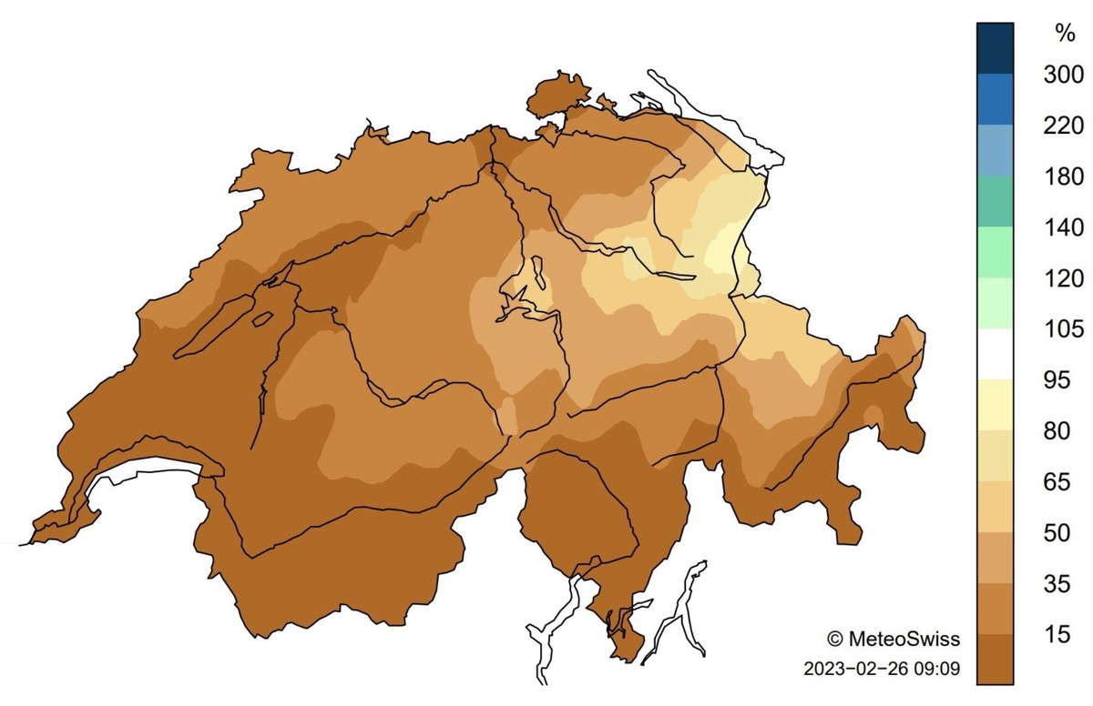 Répartition des précipitations pendant l’hiver 2022/23, représentée en % de la norme 1991‒2020.