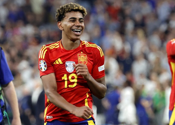 epa11469404 Lamine Yamal of Spain celebrates winning the UEFA EURO 2024 semi-finals soccer match between Spain and France in Munich, Germany, 09 July 2024. EPA/RONALD WITTEK