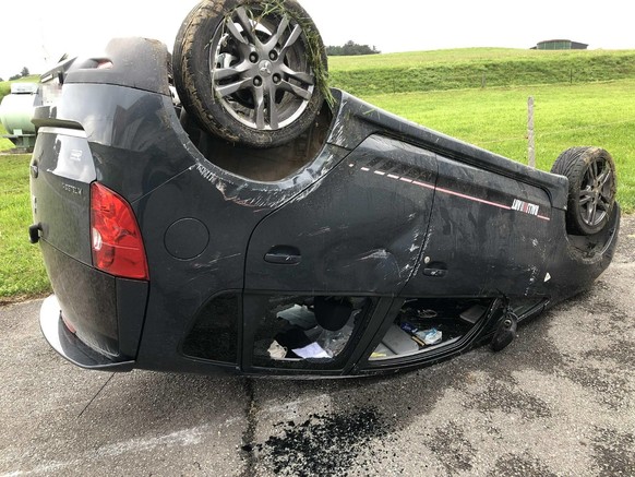 Blaufahrer baut spektakulären Unfall im Greyerzerland