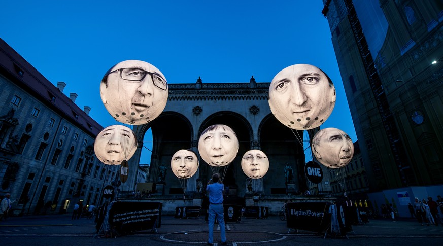 Kreative Ballone mit den Gesichtern der sieben G7-Teilnehmer in Garmisch.