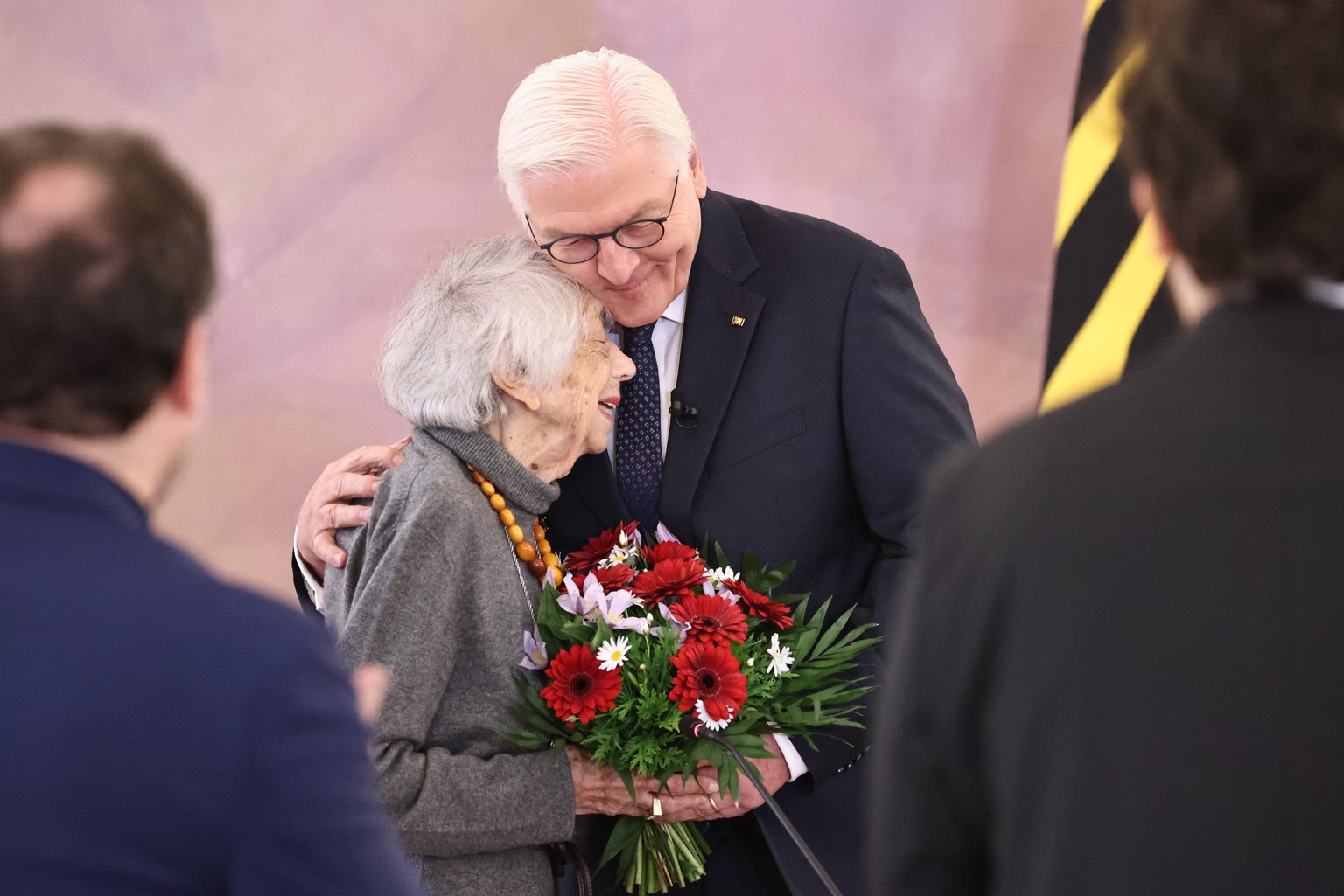 epa12087321 (FILE) - German President Frank-Walter Steinmeier (C-R) hugs Holocaust survivor Margot Friedlaender (C-L) during a meeting at Bellevue Palace in Berlin, Germany, 08 November 2023 (re-issue ...