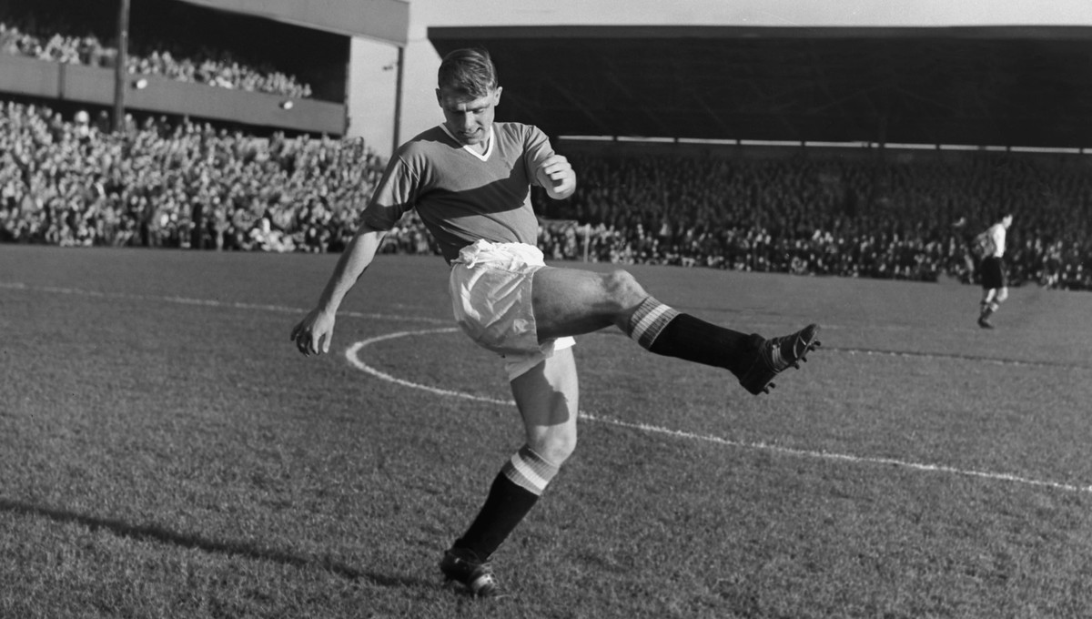 Bildnummer: 07861675 Datum: 20.08.1956 Copyright: imago/Colorsport
Duncan Edwards (Manchester united) 1956 / 57 season 20/8/56 Preston North End Vs Manchester United PUBLICATIONxINxGERxSUIxAUTxHUNxPO ...