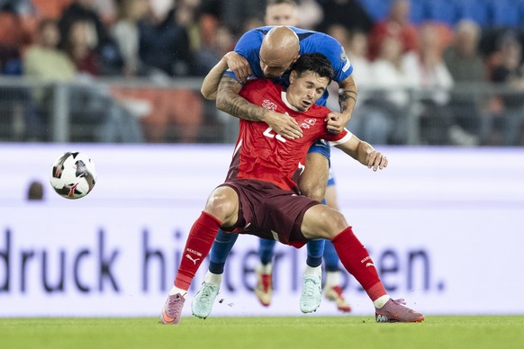 Switzerland&#039;s Fabian Rieder, front, fights for the ball against Slovenia&#039;s Vanja Drkusic, during the FIFA 2026 World Cup Group B qualifying soccer match between Switzerland and Slovenia at t ...