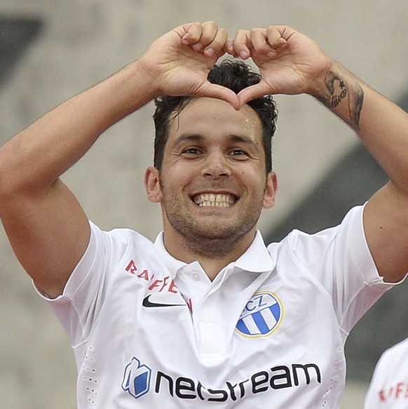 Der Zuercher Davide Chiumiento jubelt nach seinem Tor zum 1:0 für den FCZ beim Fussballspiel der Super League FC Zuerich gegen die BSC Young Boys in Zuerich am Sonntag, 3. August 2014. (KEYSTONE/Walte ...