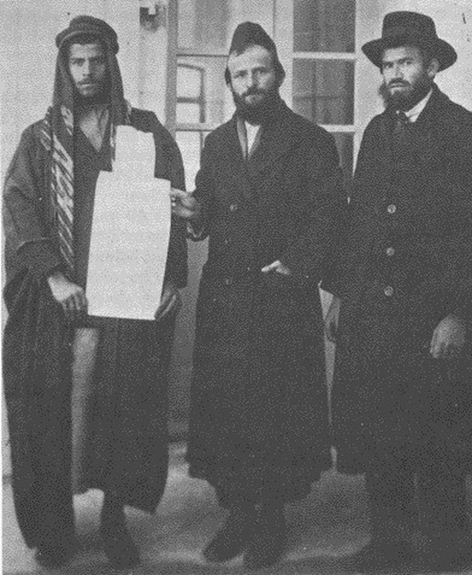 Jewish rabbis purchasing land from an Arab landowner, 1920s.
https://commons.wikimedia.org/w/index.php?curid=17623103