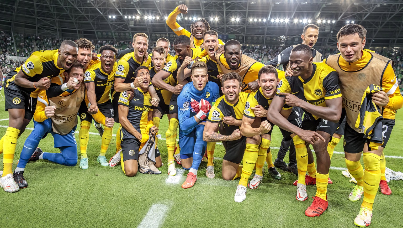 epa09428168 Young Boys&#039; player celebrate their victory after the UEFA Champions League Play-off second leg soccer match between Ferencvaros TC and BSC Young Boys of Switzerland at the Groupama Ar ...