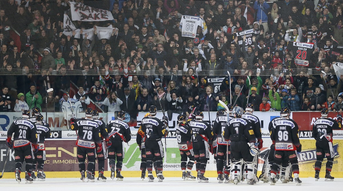 Wollen wieder jubeln: Fribourgs Fans und Spieler.