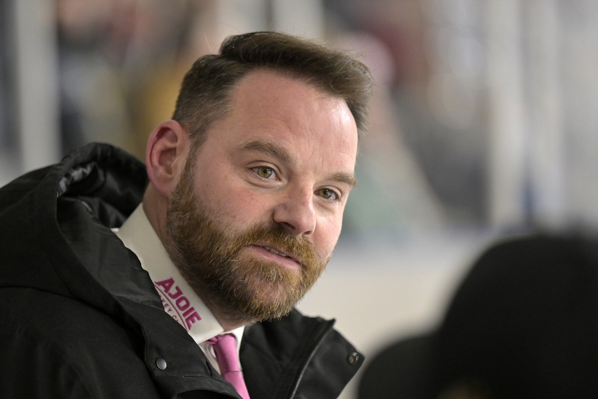Ajoies Cheftrainer Julien Vauclair beim Eishockey-Qualifikationsspiel der National League zwischen dem HC Ajoie und dem HC Fribourg-Gotteron in der Raiffeisen Arena in Porrentruy, am Donnerstag, 2. Ma ...