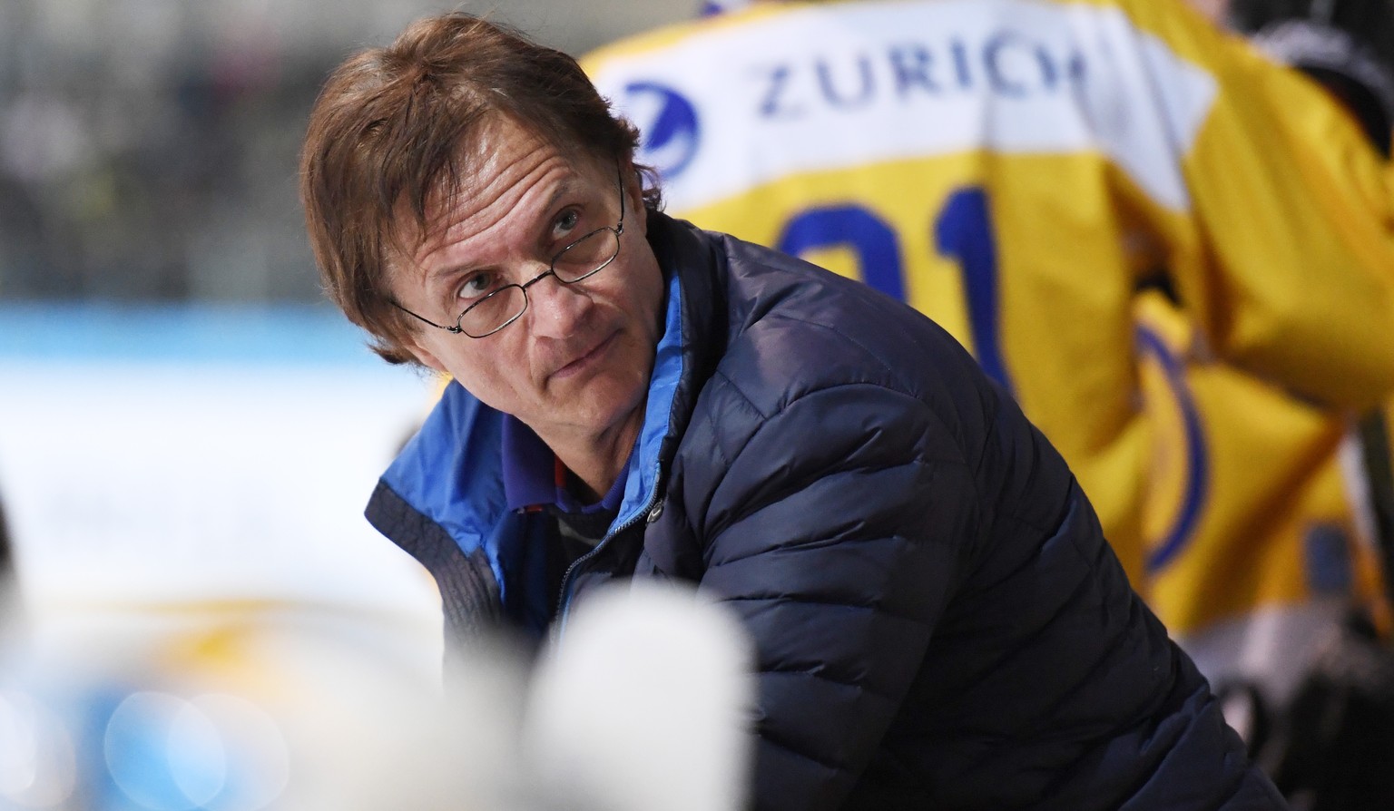 Davos Trainer Arno del Curto, im Eishockey Sechzehntelfinal Cupspiel zwischen dem EHC Wetzikon und dem HC Davos in der Kunsteisbahn Wetzikon, am Mittwoch, 28. September 2016, in Wetzikon. 
(KEYSTONE/ ...