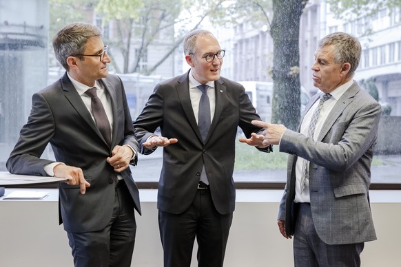 Regierungsrat Lukas Engelberger, Praesident der Konferenz der kantonalen Gesundheitsdirektorinnen und -direktoren (GDK), Regierungsrat Christian Rathgeb, Praesident der Konferenz der Kantonsregierunge ...