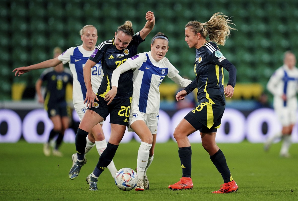Finland's Joanna Tynnila (centre) battles with Scotland's Martha Thomas (left) and Claire Emslie during the first leg of the UEFA Women's Euro 2025 Qualifying play off, round two soccer ...