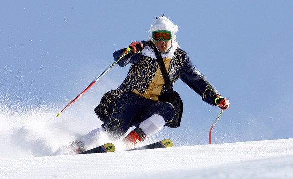 Austria's Fritz Strobl speeds down the course during an Alpine Ski Men's Super-G, at the World Cup finals in Lenzerheide, Switzerland, Thursday, March 15, 2007. Fritz Strobl, the 2002 Olympi ...