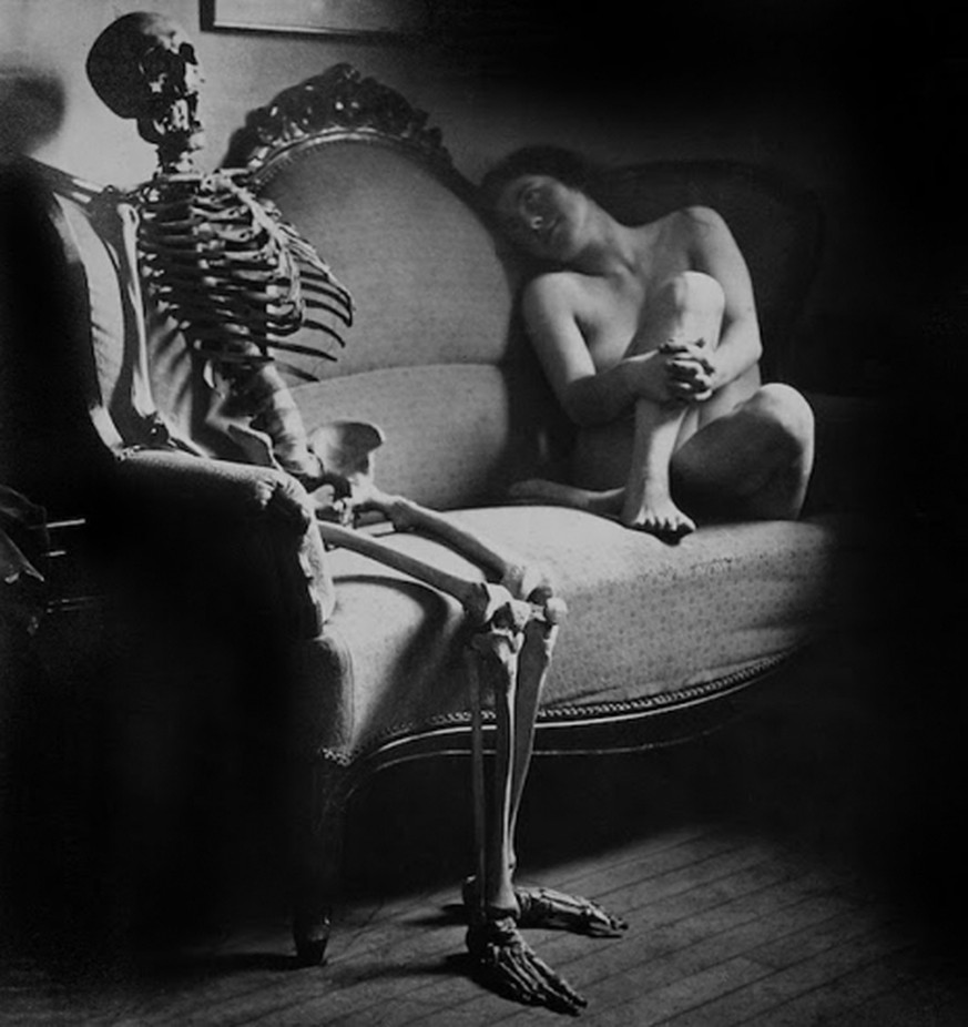 sex and death viktorianische aktfotografie skelett nackt http://sobadsogood.com/2017/09/17/apparently-skeleton-erotica-used-be-thing-victorian-age/