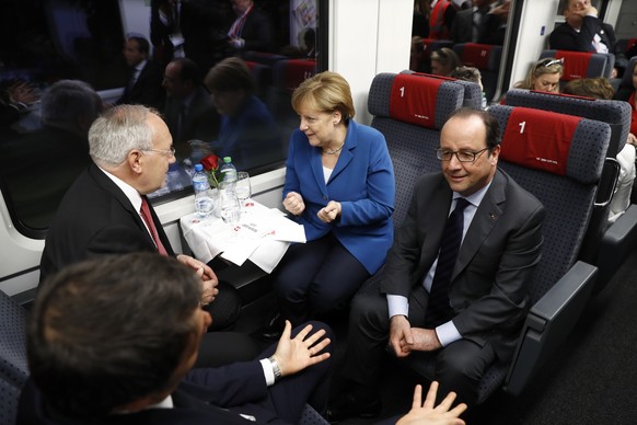 ZUR MELDUNG, DASS FRANCOIS HOLLANDE NICHT FUER EINE WEITERE AMTSZEIT KANDIDIEREN WIRD, STELLEN WIR IHNEN AM DONNERSTAG, 1. DEZEMBER 2016, FOLGENDES ARCHIVBILD ZUR VERFUEGUNG - Italian Prime Minister M ...