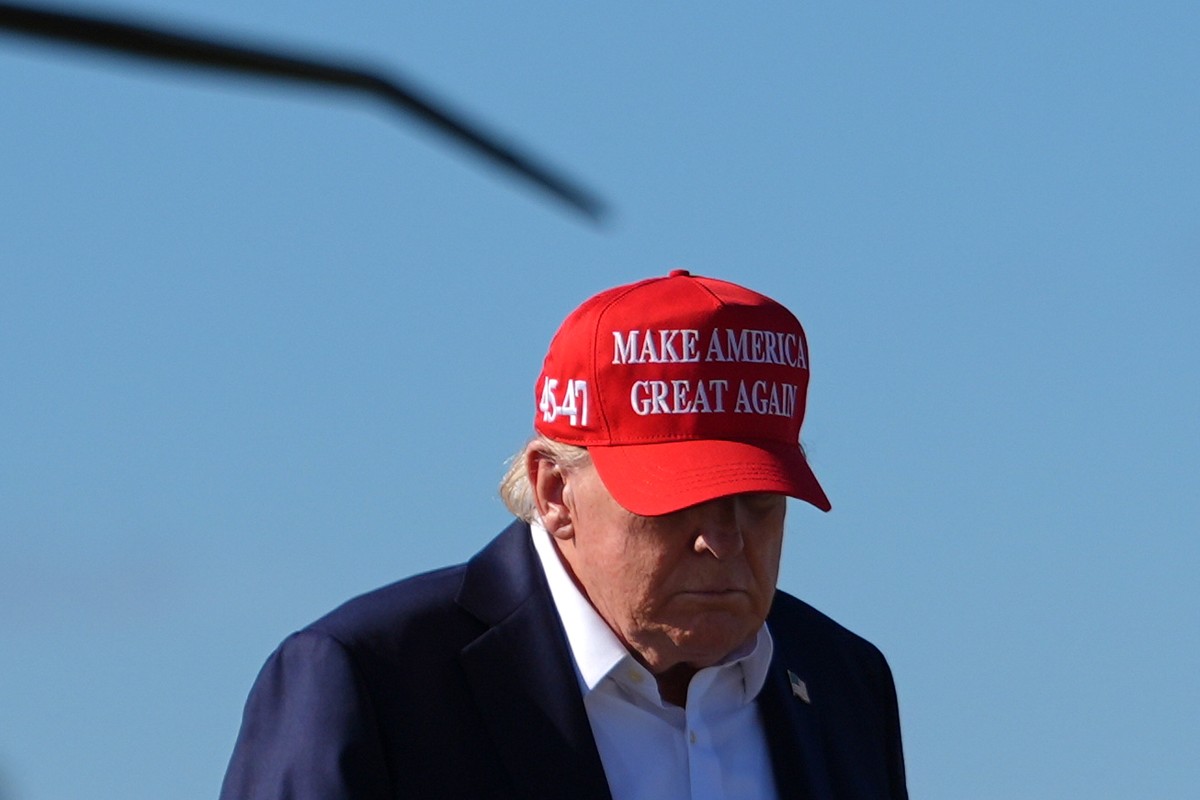 President Donald Trump walks from Marine One to board Air Force One at Morristown Airport, Monday, Sept. 7, 2026, in Morristown, N.J. (AP Photo/Julia Demaree Nikhinson)
Trump