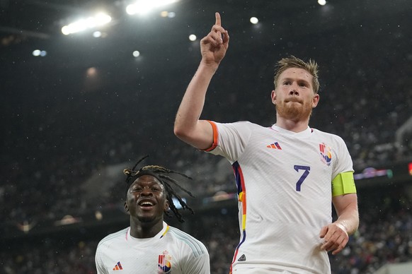 Belgium&#039;s Kevin De Bruyne, right, celebrates after scoring the third goal against Germany during the international friendly soccer match between Germany and Belgium in Cologne, Germany, Tuesday M ...