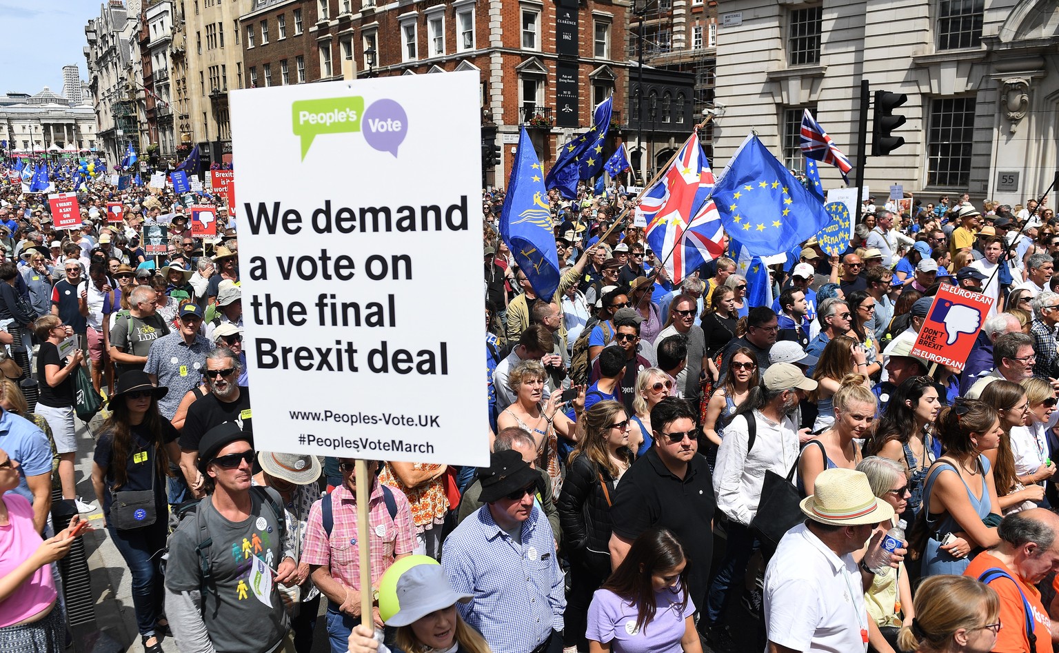 epa06833223 Tens of thousands of people march through London during a People&#039;s March Anti Brexit demonstration in London, Britain, 23 June 2018. Protesters are calling for a referendum on the fin ...