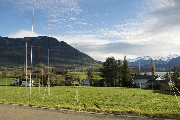 Baugerueste stehen auf einer Wiese am 10. Januar 2015 in Merlischachen. (KEYSTONE/Sigi Tischler)