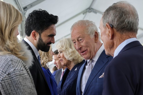 Britain's King Charles III standing next to Queen Camilla interacts with New York City Mayor Zohran Mamdani during a visit to the 9/11 Memorial, in New York, Wednesday, April 29, 2026. (Jeenah Mo ...