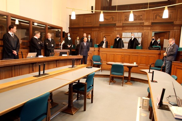 epa08725835 Participants arrive in court at the start of the trial about the murder in Kleiner Tiergarten in Berlin, Germany, 07 October 2020, with relatives of the victim in attendance. The accused i ...