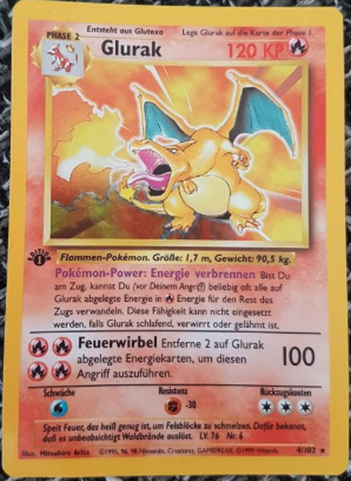 Kostet auf Ebay 400 Euro: Die Glurak-Karte der 1. Edition.&nbsp;